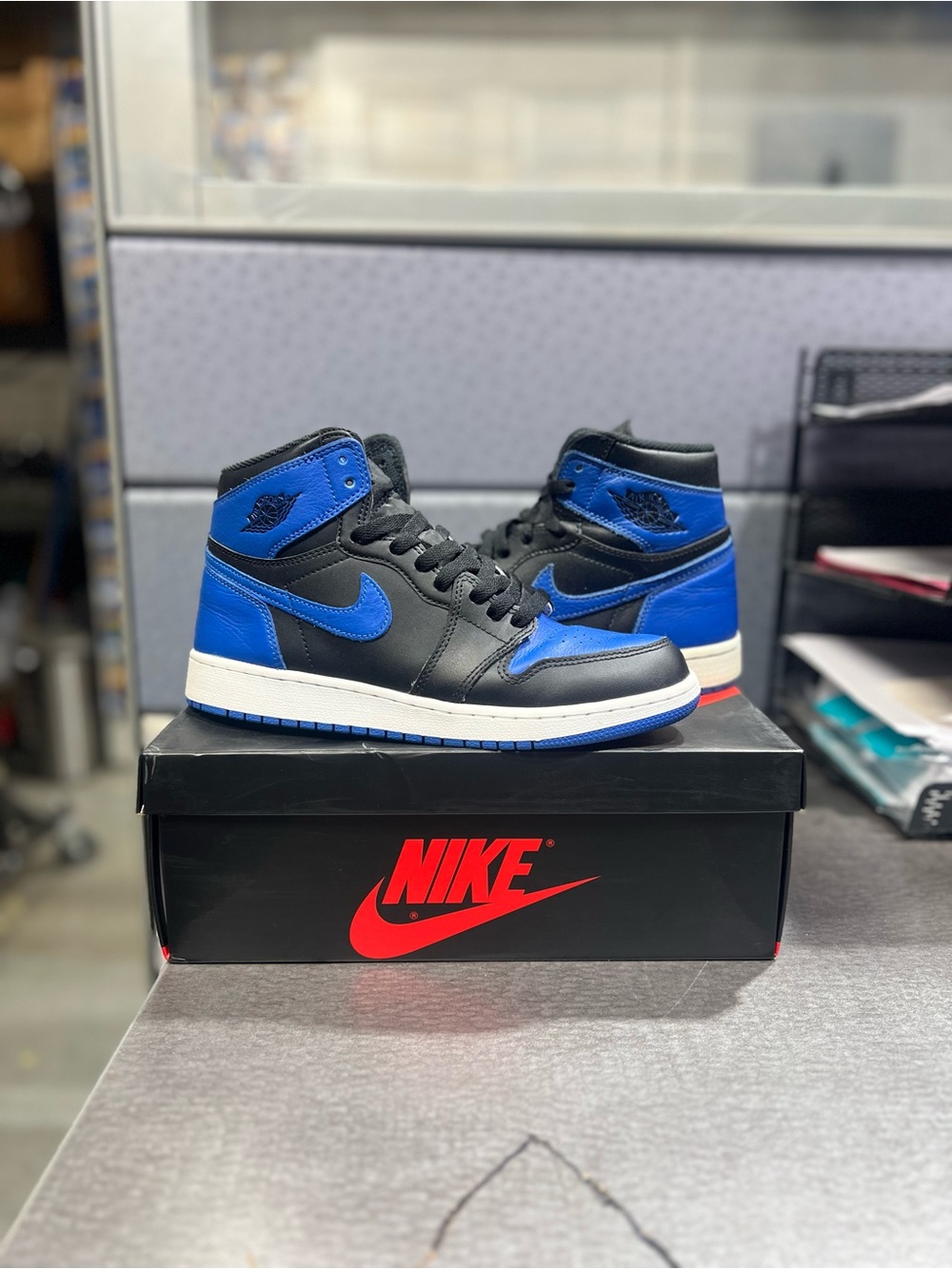 Air Jordan 1 Retro High “Royal” 2017 GS – Size 7Y / Women’s 8.5 – Preowned Clean